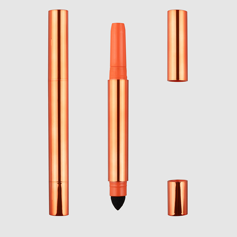 Wargi i eyeliner z końcówką gąbki i opakowaniem